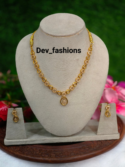 PRETTY STONE NECKLACE