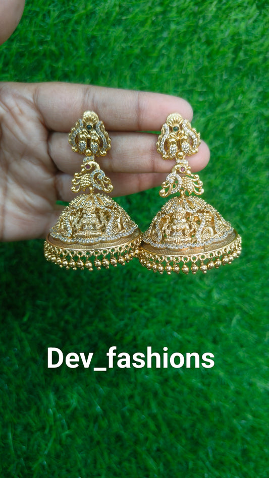 கனமான திருமண ஜூம்காக்கள்