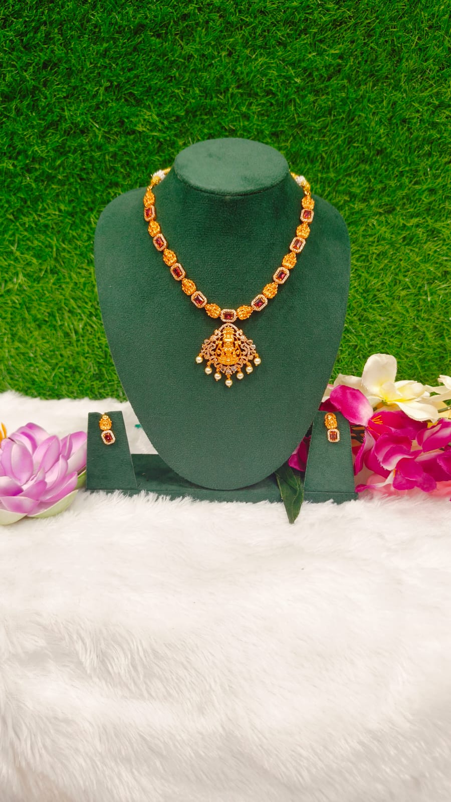 STONE NECKLACE WITH PENDANT