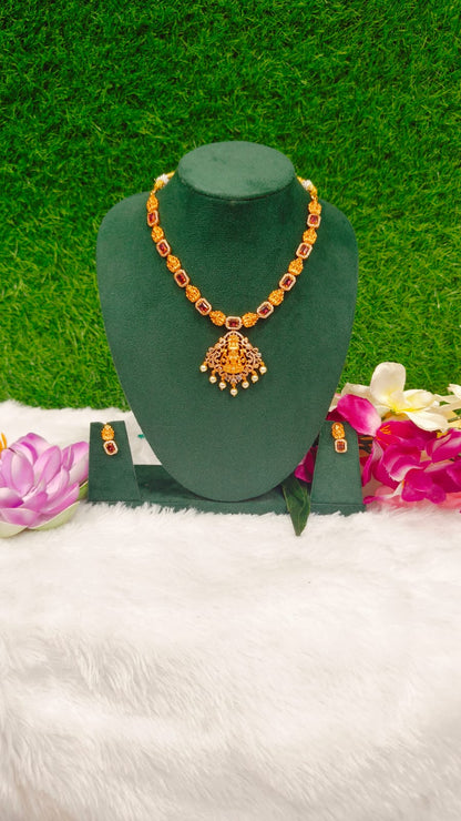 STONE NECKLACE WITH PENDANT