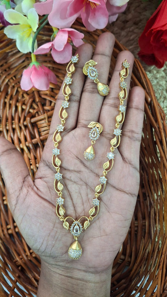 FLOWER STONE NECKLACE