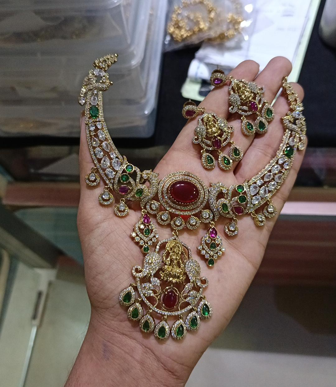 UNIQUE MULTI STONE NECKLACE