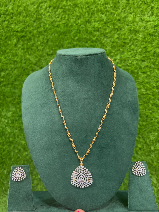 DIAMOND LOOK SHORT CHAIN