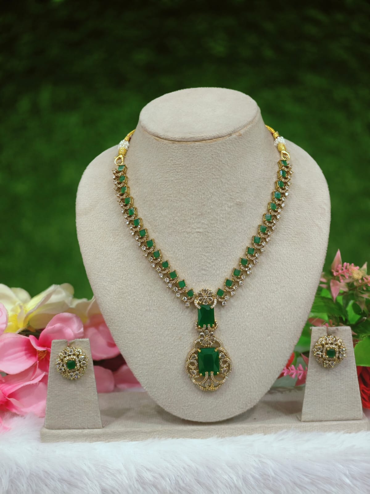 Emerald stone necklace