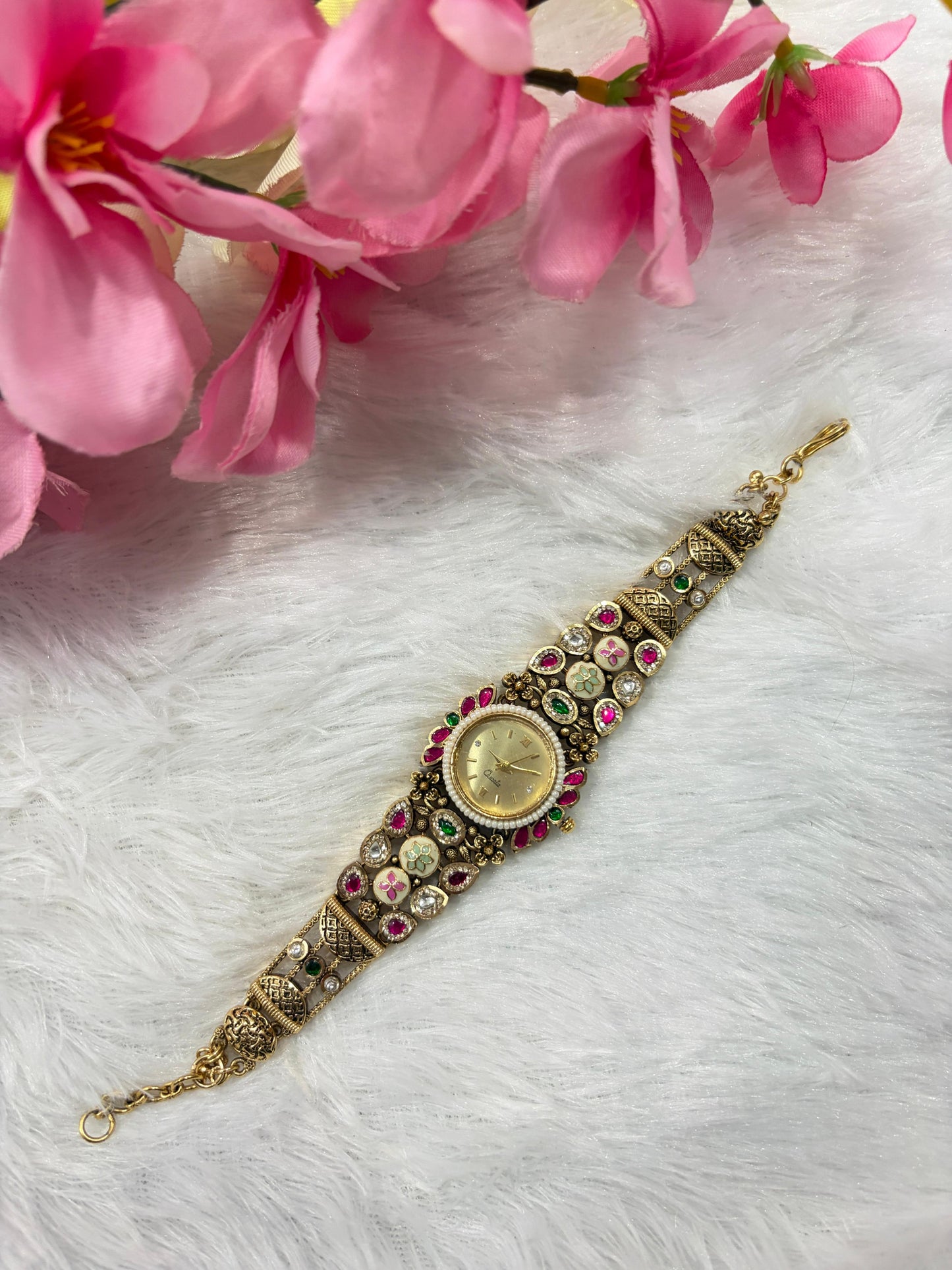 Elegant look hertiage watch