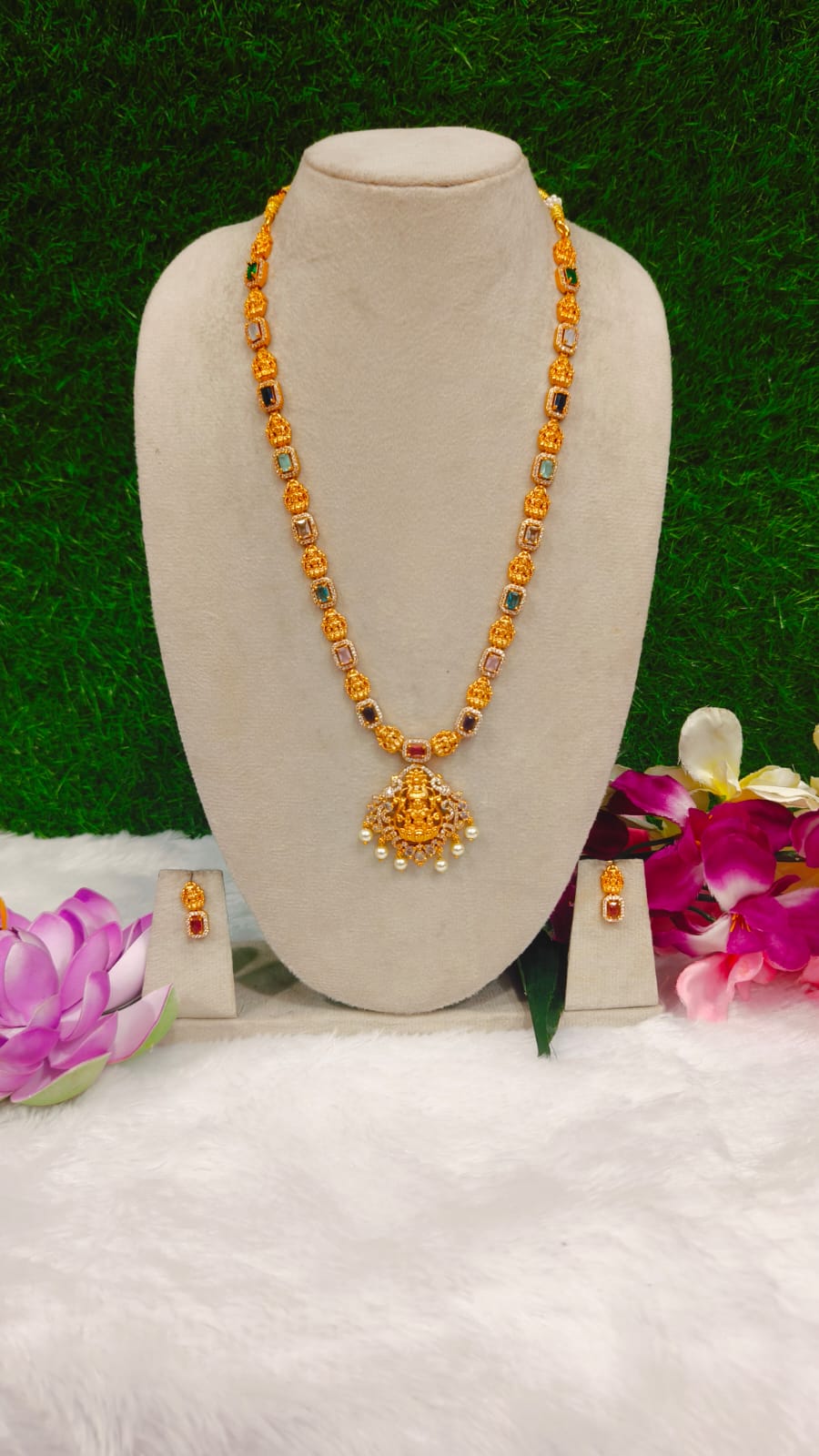 STONE HARAM WITH PENDANT