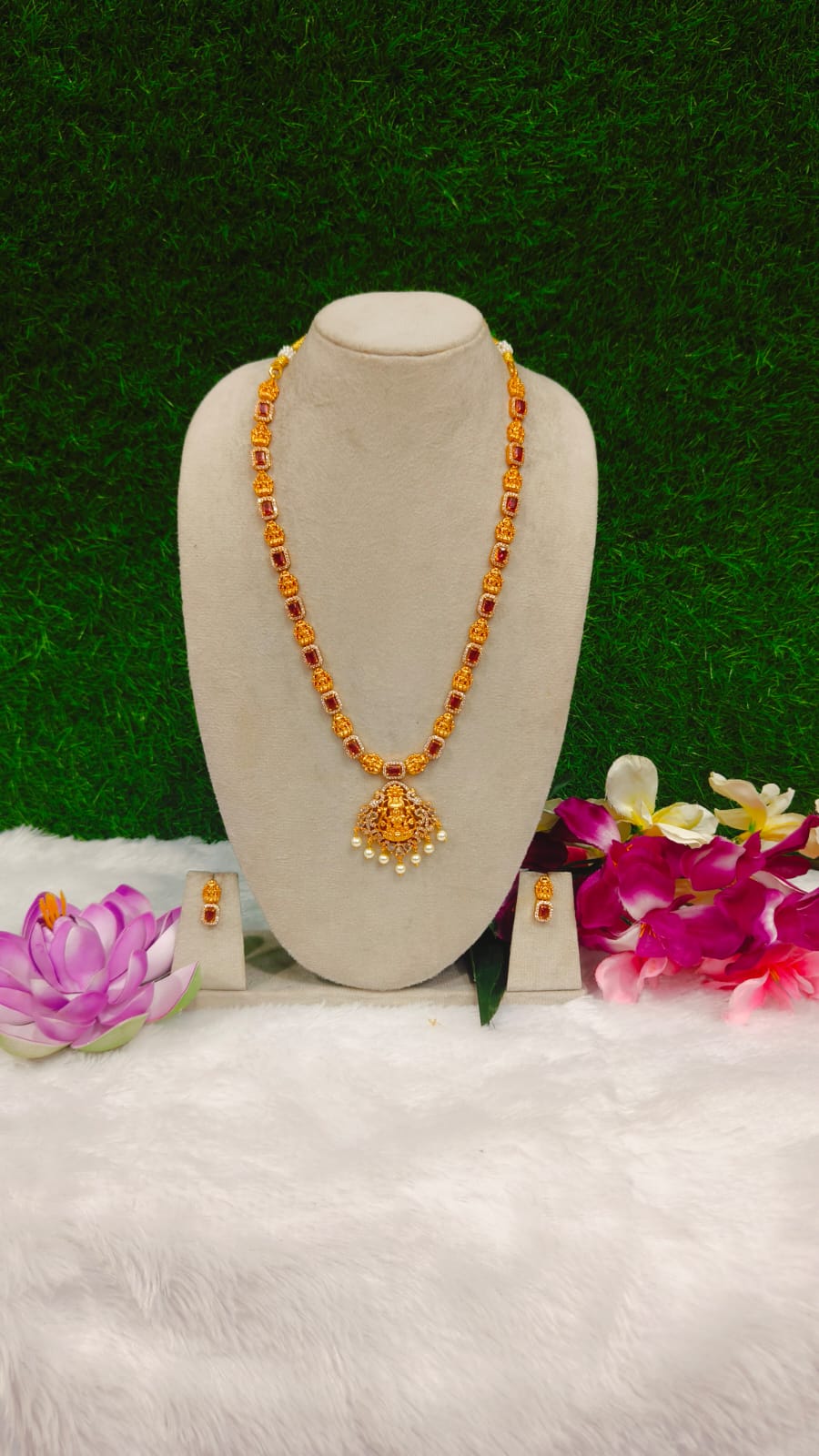 STONE HARAM WITH PENDANT