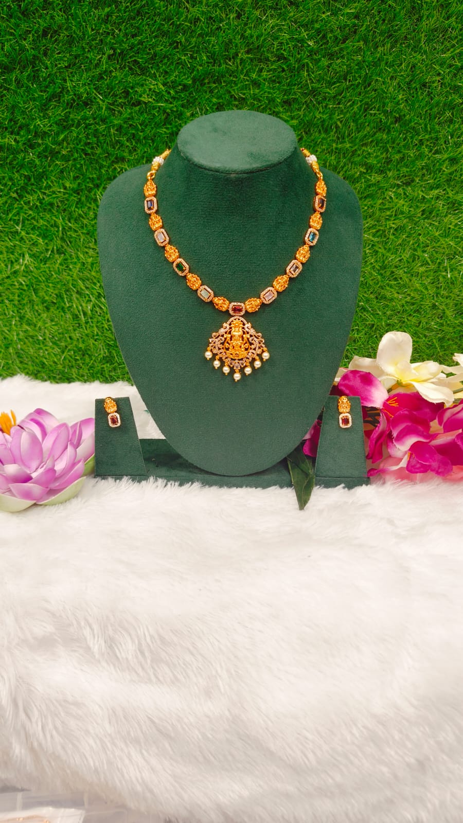 STONE NECKLACE WITH PENDANT