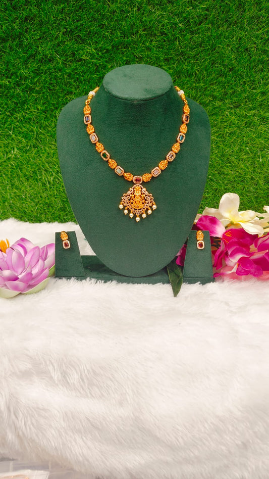 STONE NECKLACE WITH PENDANT