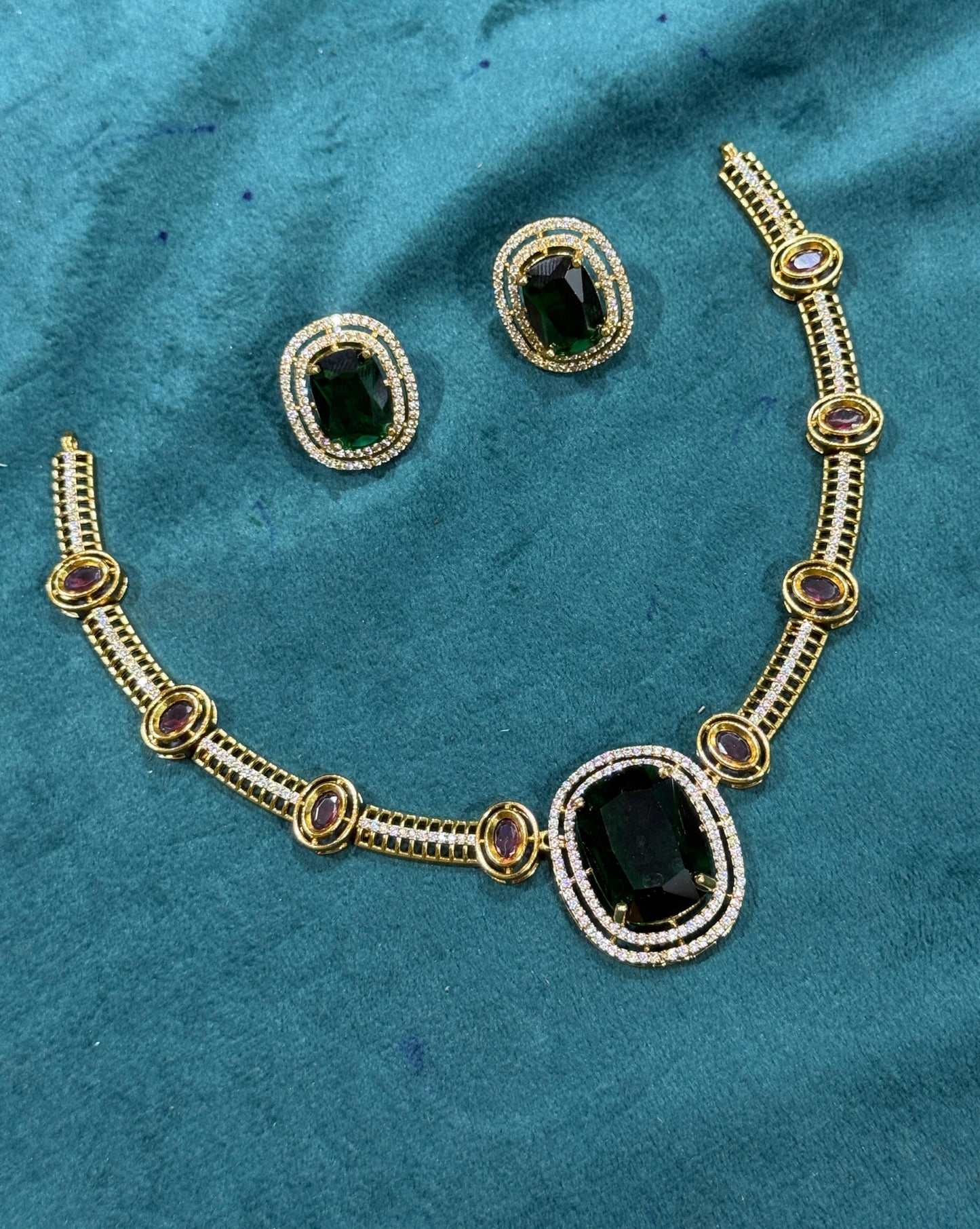 UNIQUE STONE NECKLACE