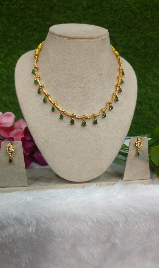 FASHIONABLE STONE NECKLACE