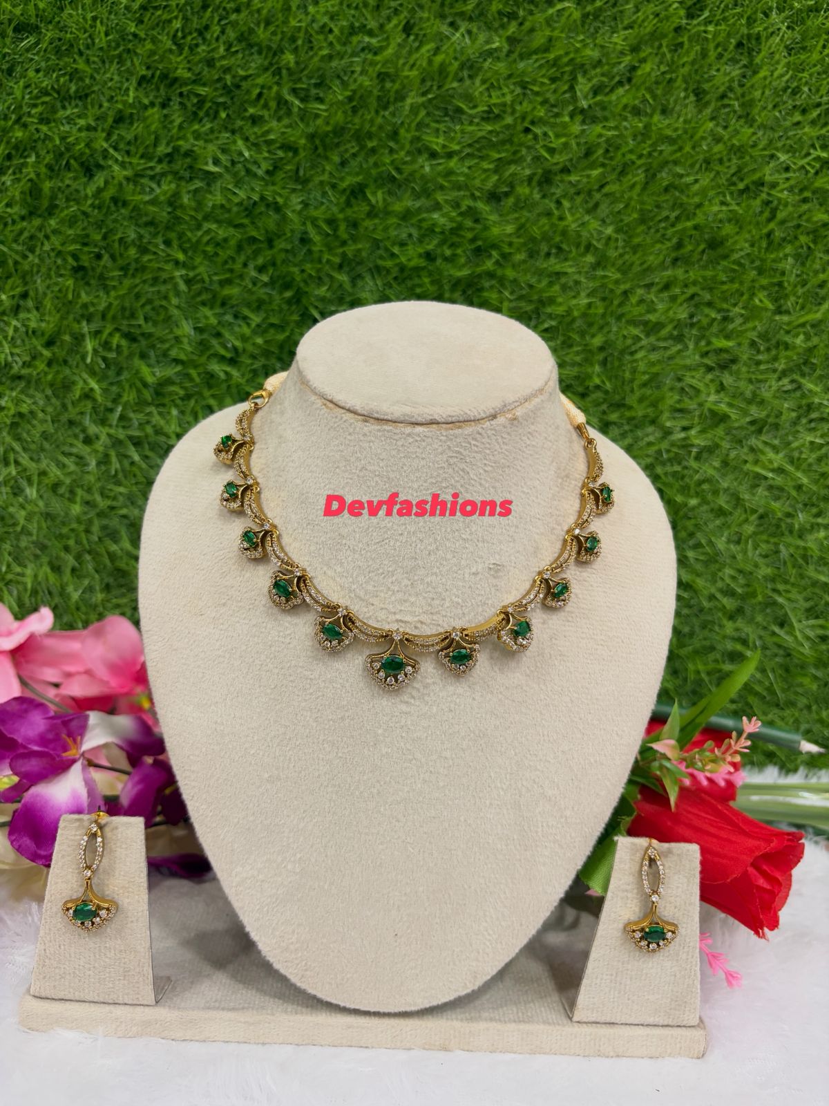 unique green stone necklace