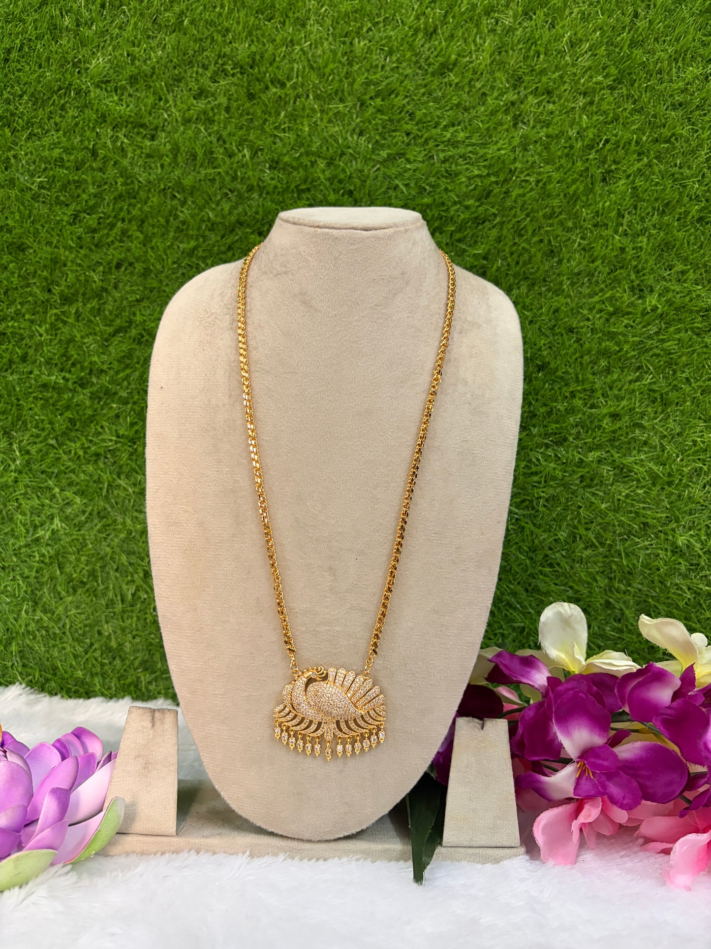 Peacock dollar chain