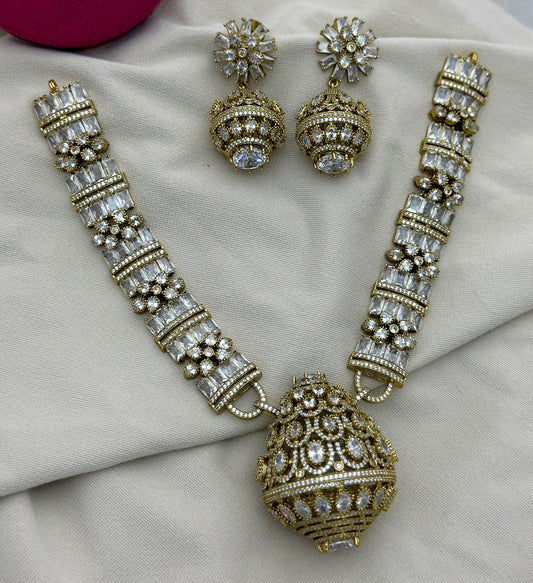Celebrity inspired necklace