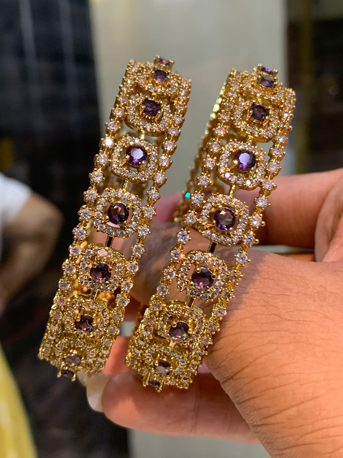 Ad bangle premium