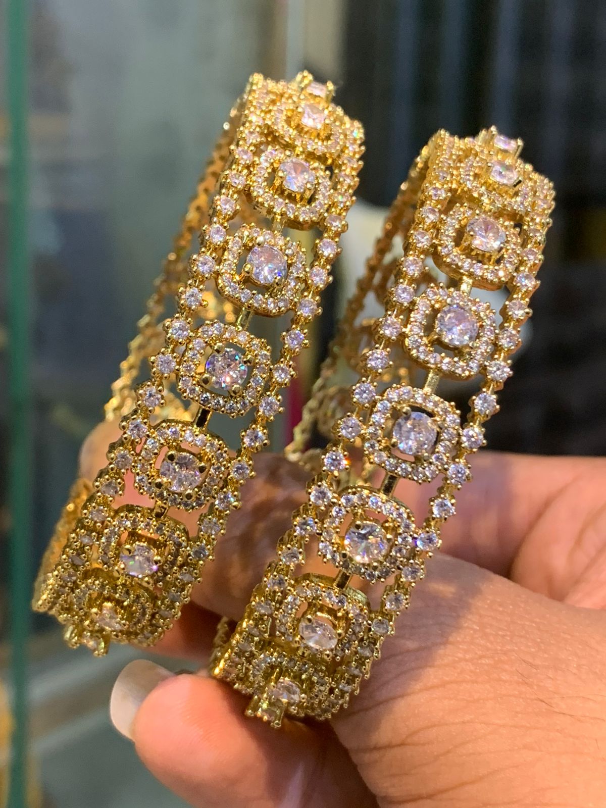Ad bangle premium