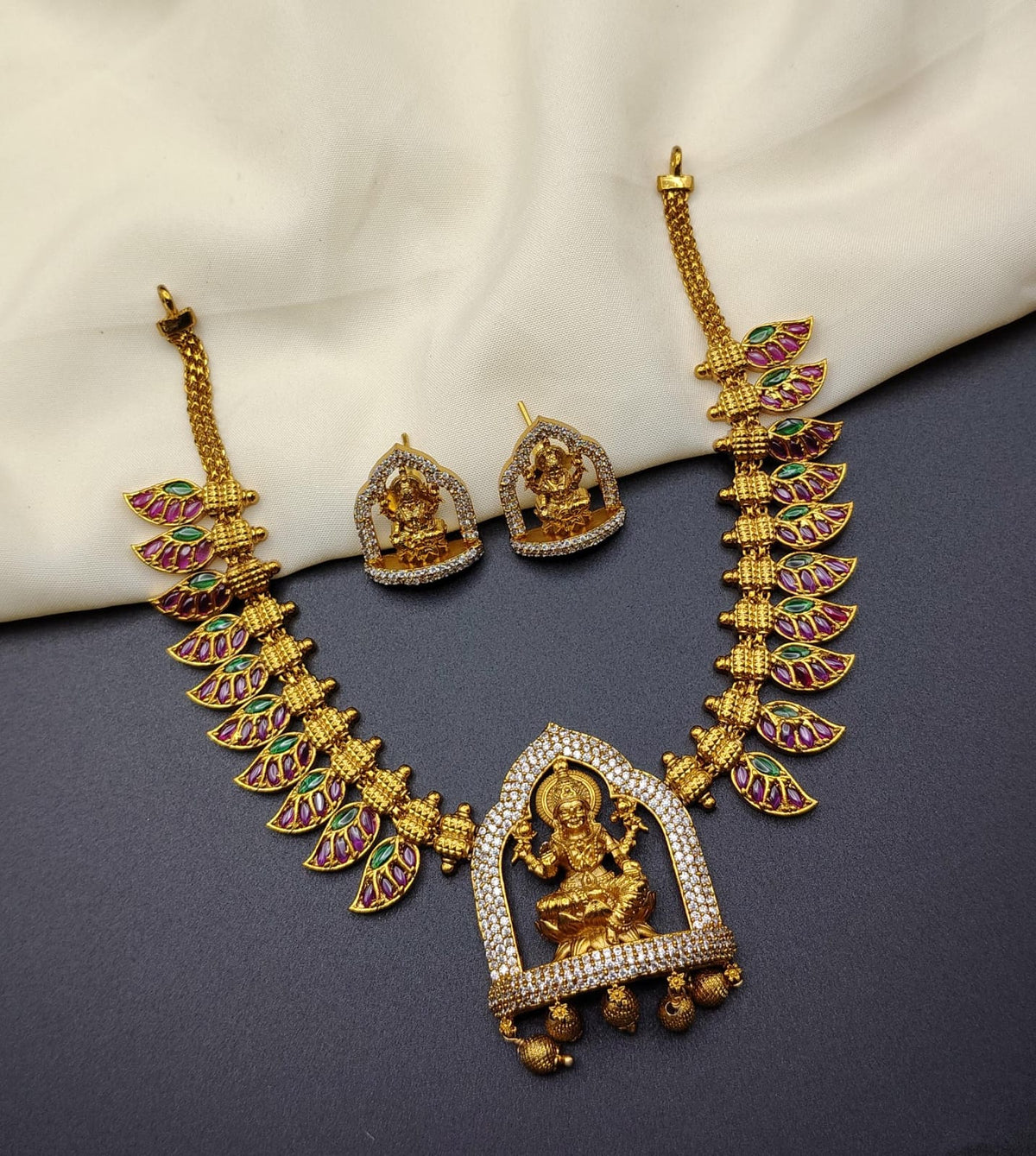 Premium gold gopuram necklace T67