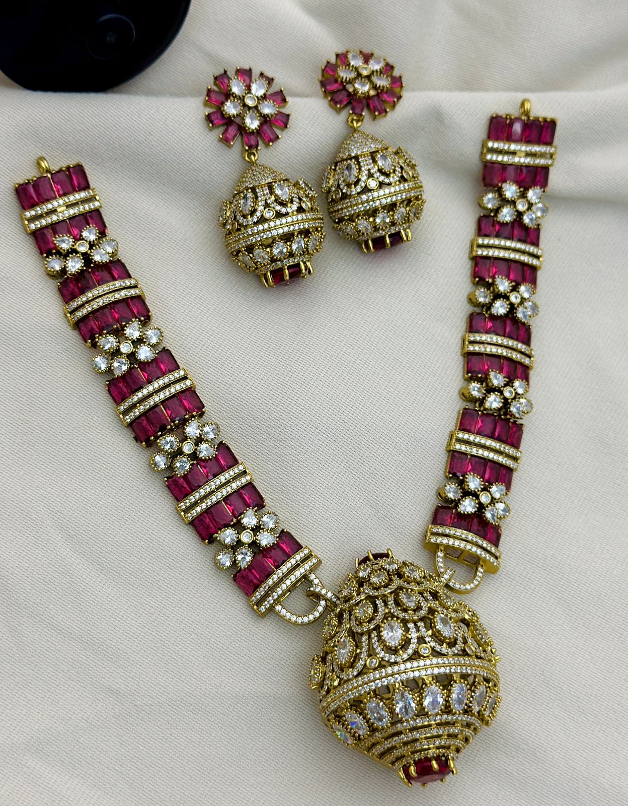 Celebrity inspired necklace