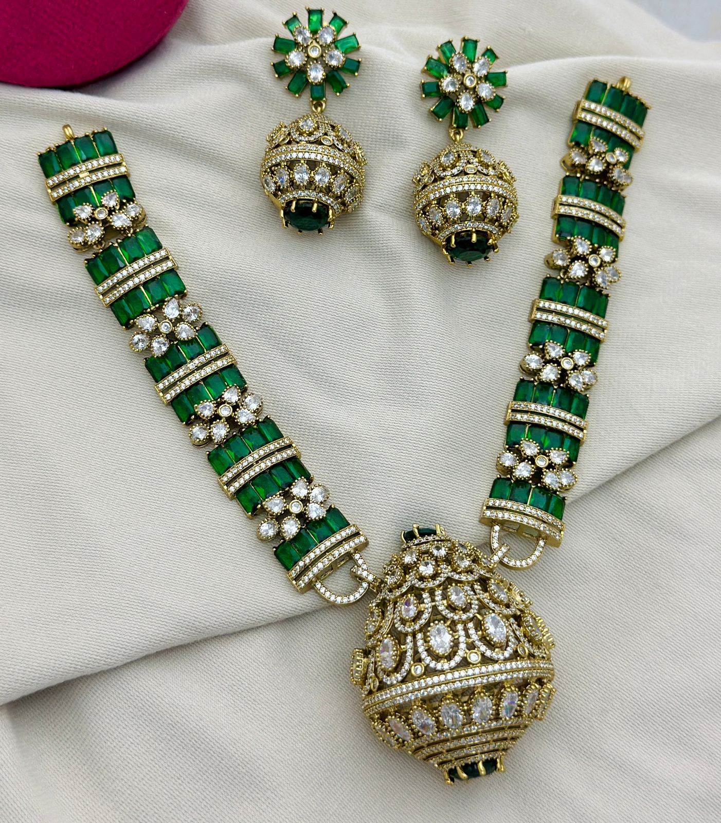 Celebrity inspired necklace