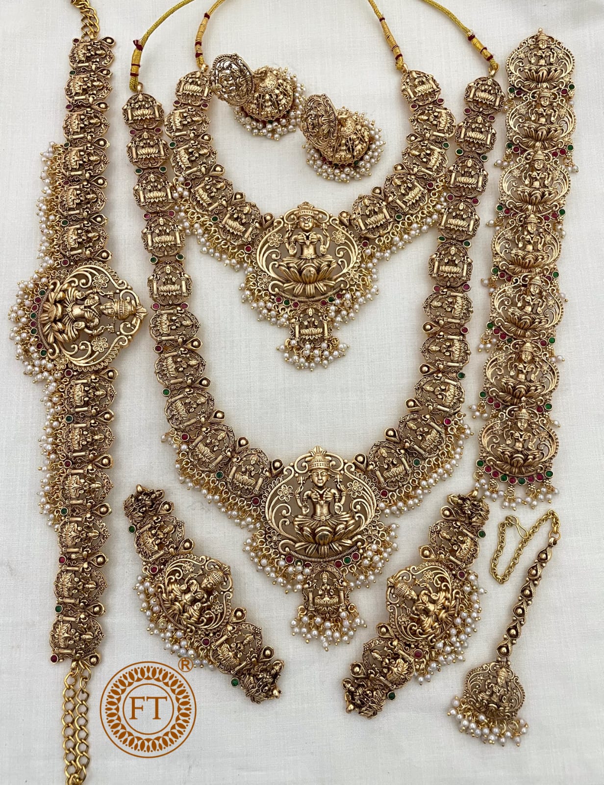 Unique bridal set