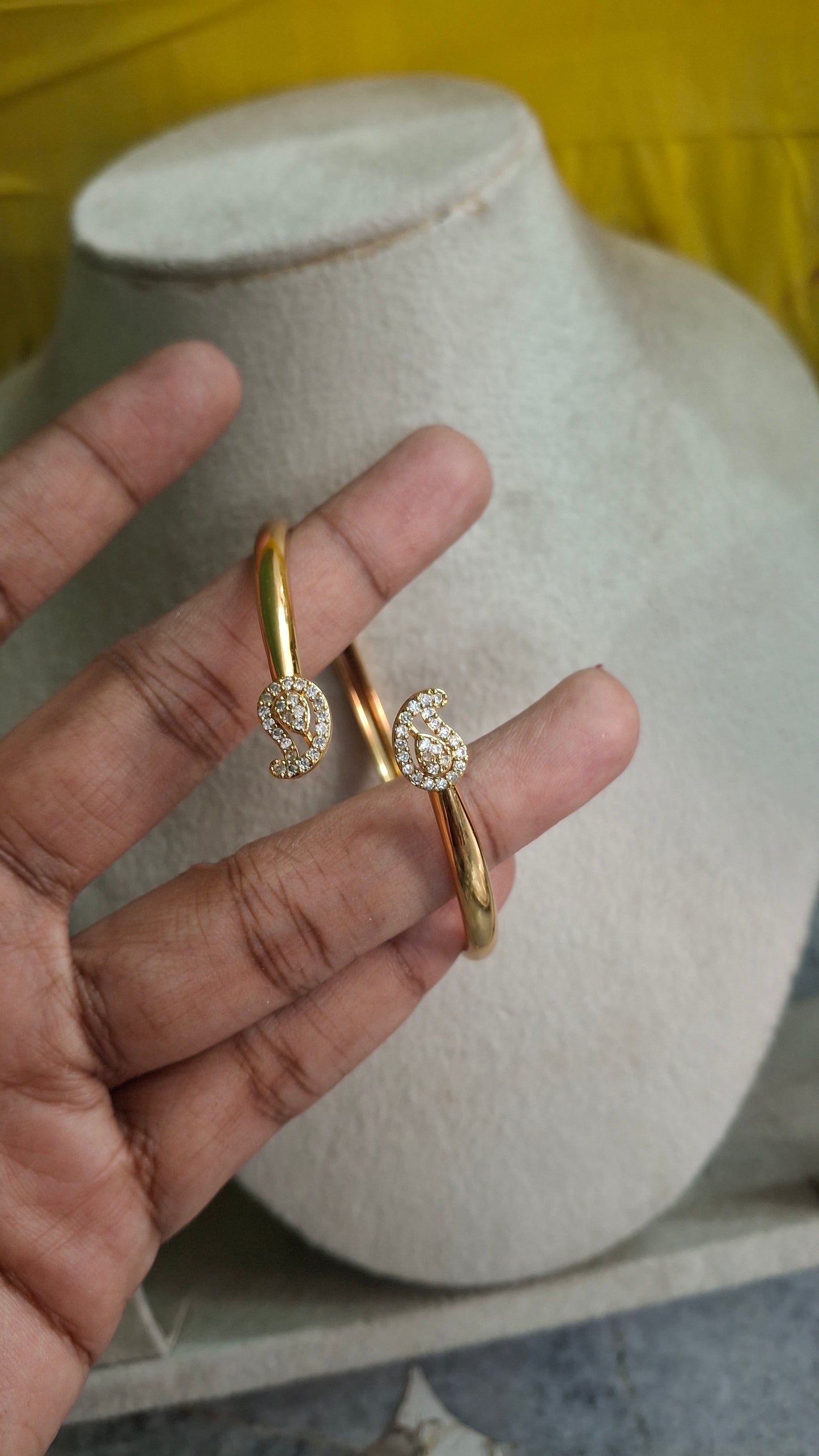 Offer bracelet