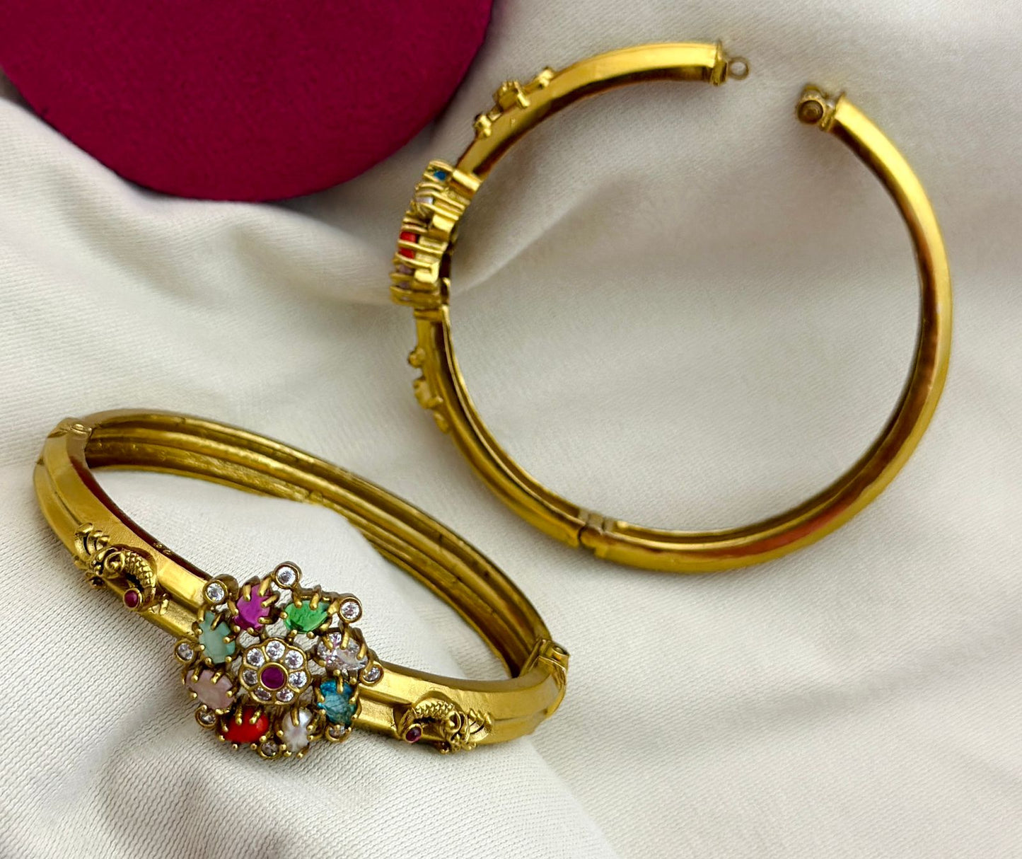 Bracelet without idol