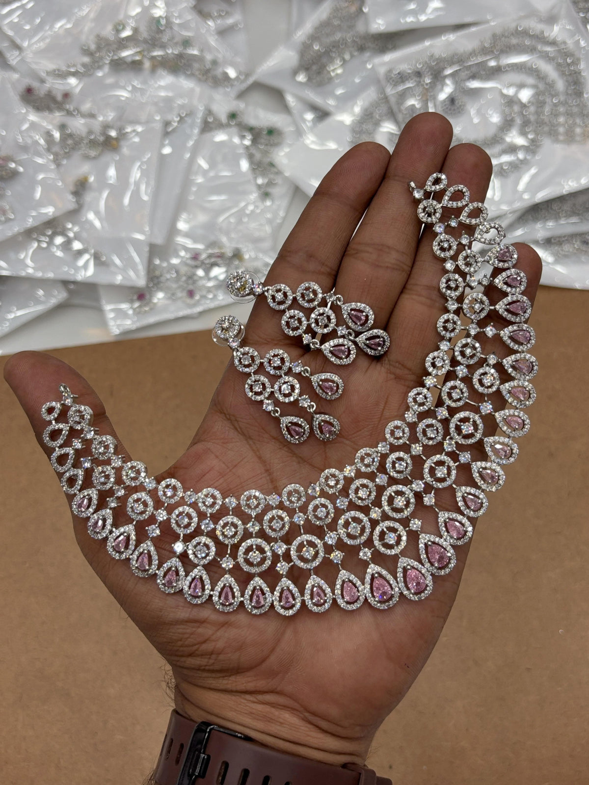 வெள்ளி ஃபினிஷ் ஸ்டோன் செட்
