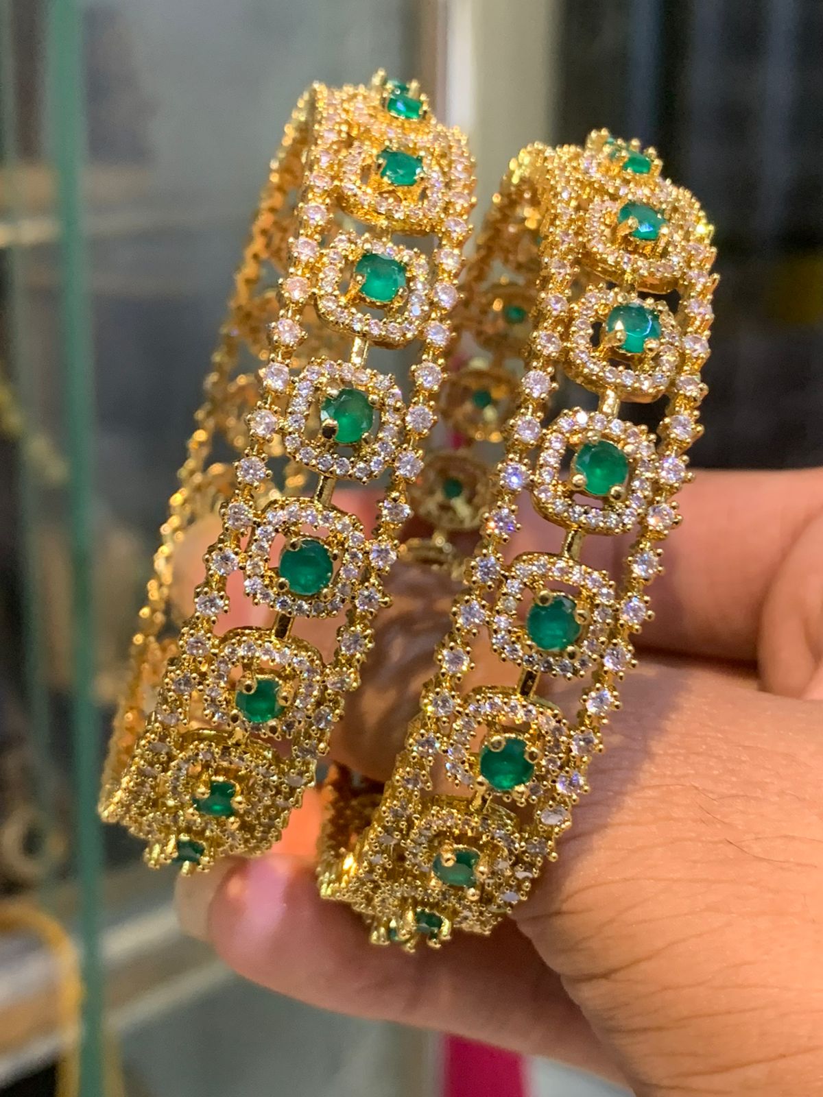 Ad bangle premium