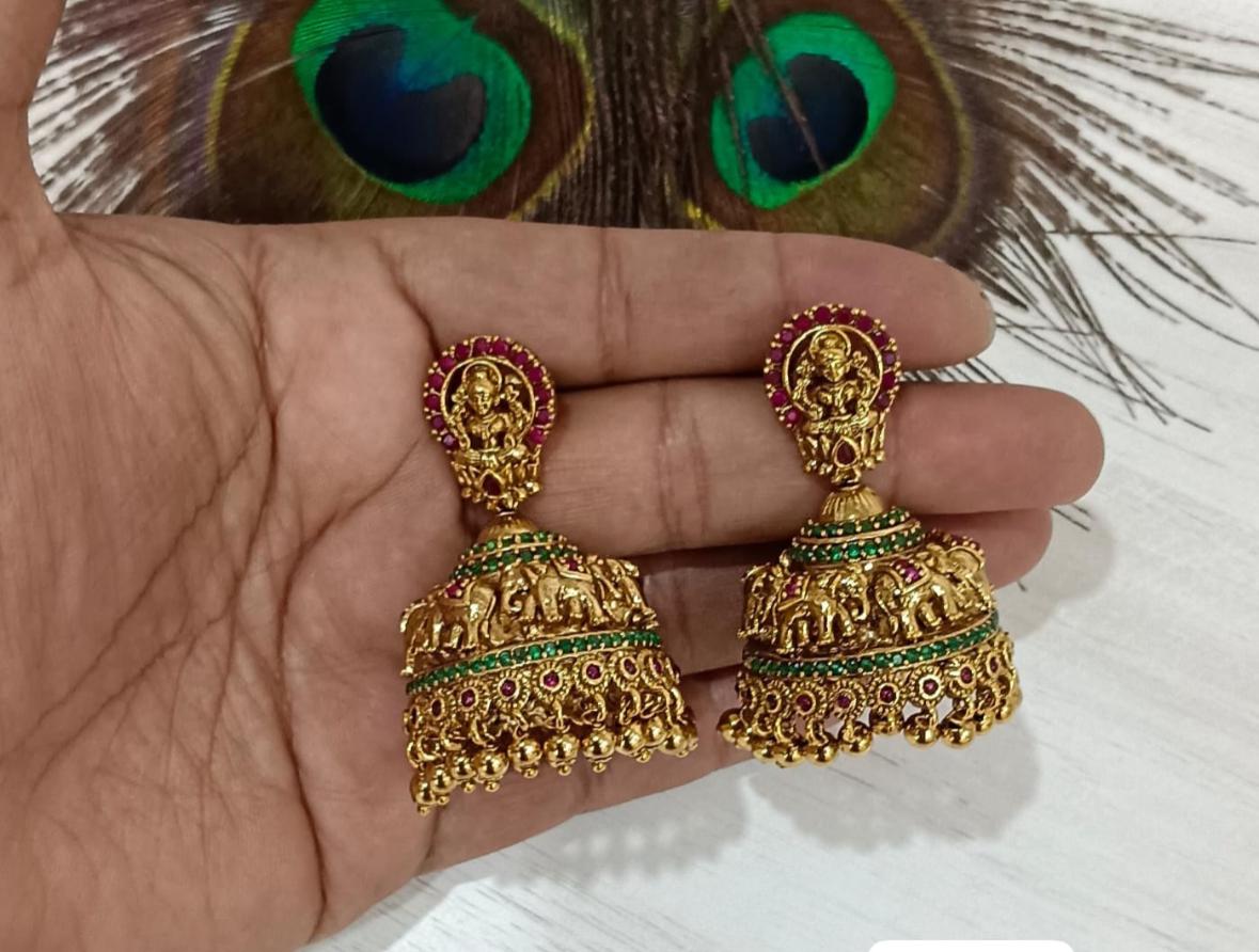Lakshmi with elegant earrings premium quality