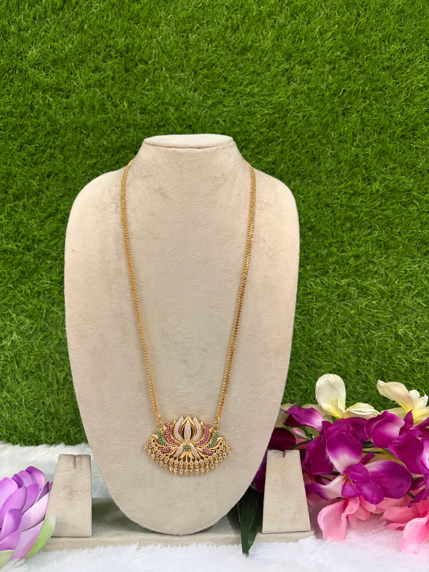 Lotus dollar chain