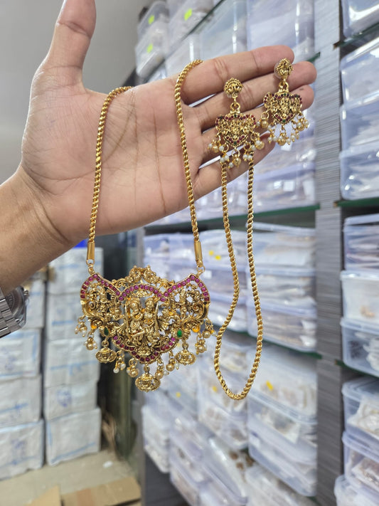 Dollar chain premium